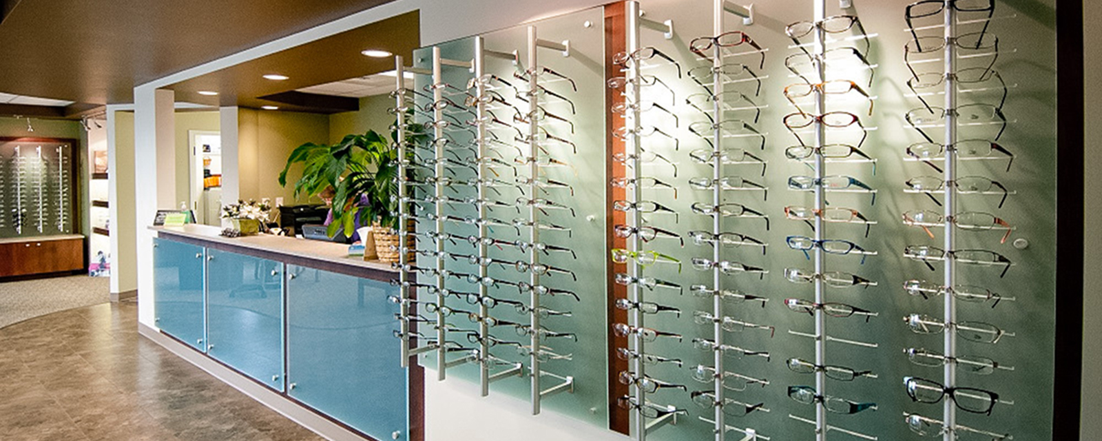 Modern optical display featuring rows of diverse spectacles, highlighting sophisticated optics.